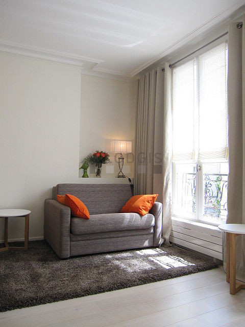 Very quiet and very bright alcove equipped with 1 sofabed(s) of 90cm, 1 bed(s) of 160cm, tv, coffee table