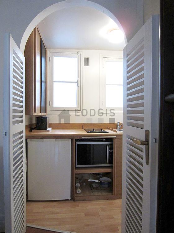 Beautiful kitchen of 2m² with wooden floor