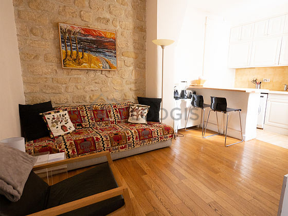 Séjour calme équipé de télé, 1 fauteuil(s), 4 chaise(s)