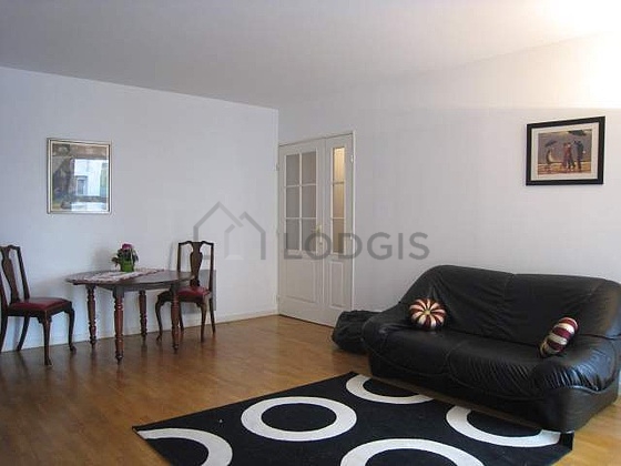 Quiet living room furnished with tv, hi-fi stereo, 2 chair(s)