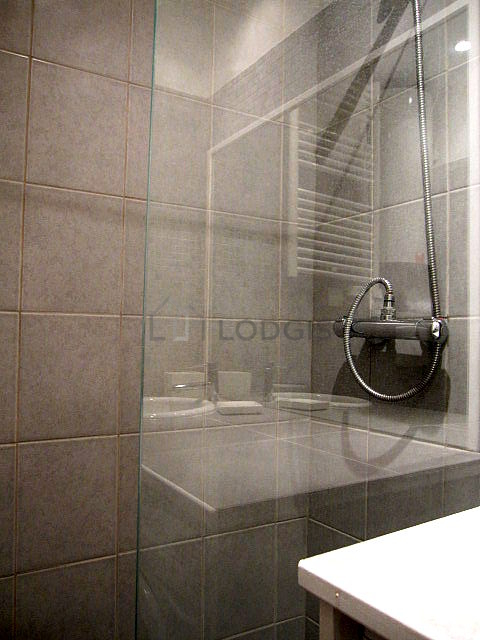 Beautiful and bright bathroom with tile floor