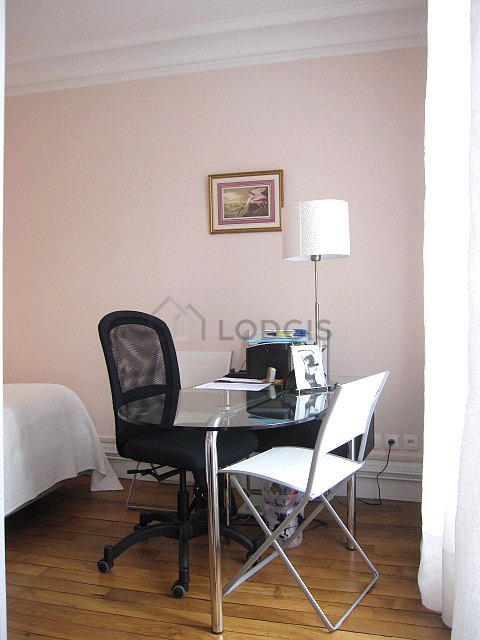 Quiet bedroom for 2 persons equipped with 1 bed(s) of 160cm