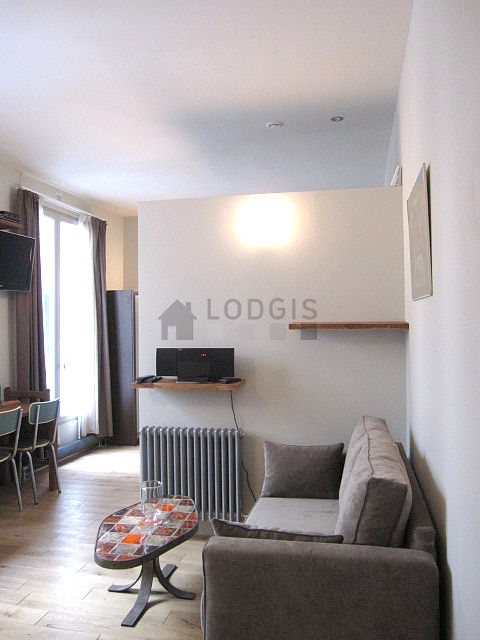 Quiet living room furnished with 1 sofabed(s) of 120cm, 1 bed(s) of 140cm, tv, hi-fi stereo