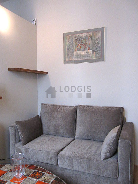 Salon avec du parquet au sol