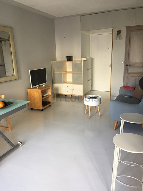Séjour calme équipé de 1 lit(s) de 140cm, télé, chaine hifi, 2 fauteuil(s)