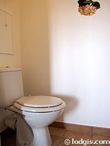 Apartment Issy-Les-Moulineaux - Toilet