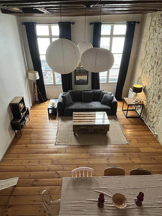 Beau séjour lumineux d'un loft à Paris