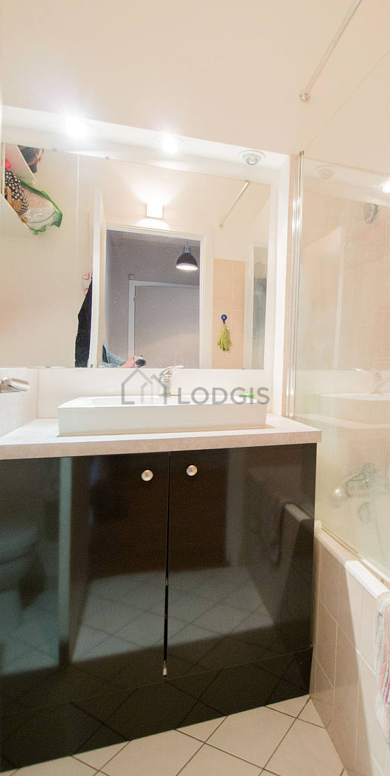 Beautiful and bright bathroom with tile floor