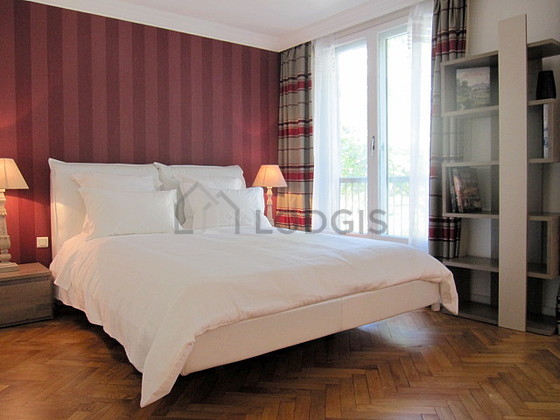 Bedroom with wooden floor