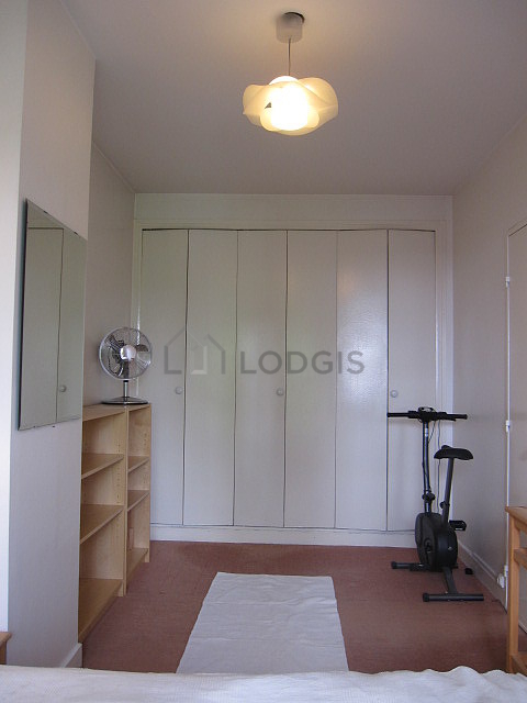 Quiet bedroom for 2 persons equipped with 1 bed(s) of 140cm
