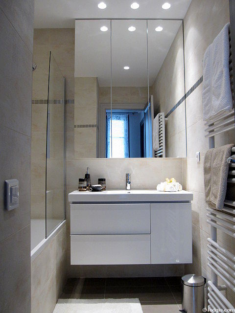 Beautiful bathroom with tile floor