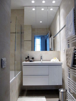 Beautiful bathroom with tilefloor
