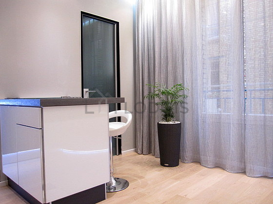 Séjour très calme équipé de 1 lit(s) de 80cm, 1 lit(s) de 140cm, télé, penderie