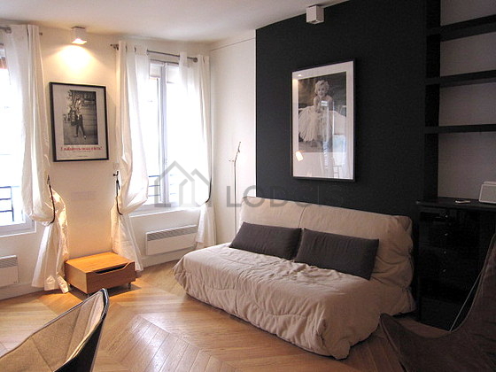 Séjour calme équipé de 1 canapé(s) lit(s) de 140cm, télé, chaine hifi, ventilateur