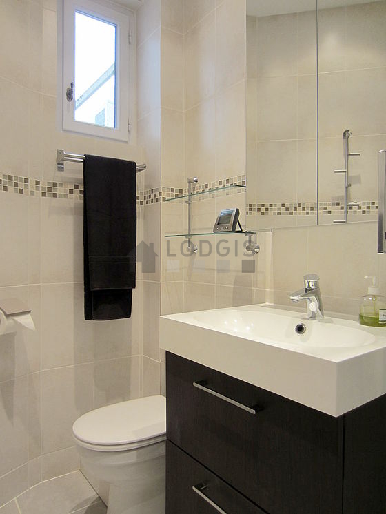 Bathroom equipped with bath towels