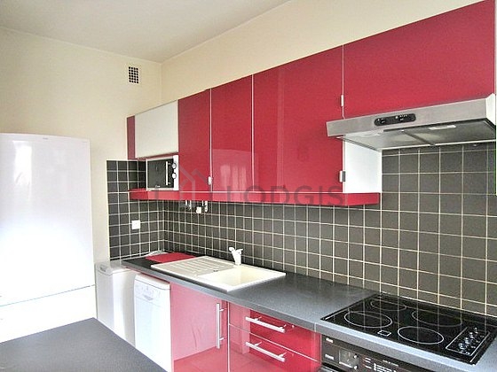 Great kitchen of 7m² with tile floor