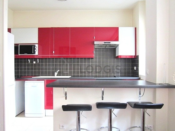 Cuisine dînatoire pour 2 personne(s) équipée de lave linge, réfrigerateur, hotte