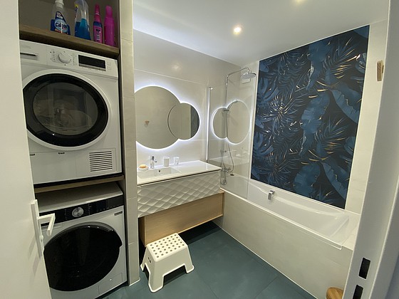 Bathroom with carpeting floor