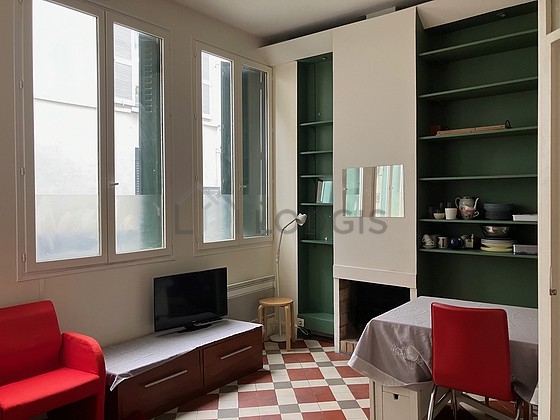 Living room of 14m² with tile floor