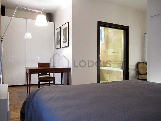Bright bedroom equipped with tv, 1 chair(s)