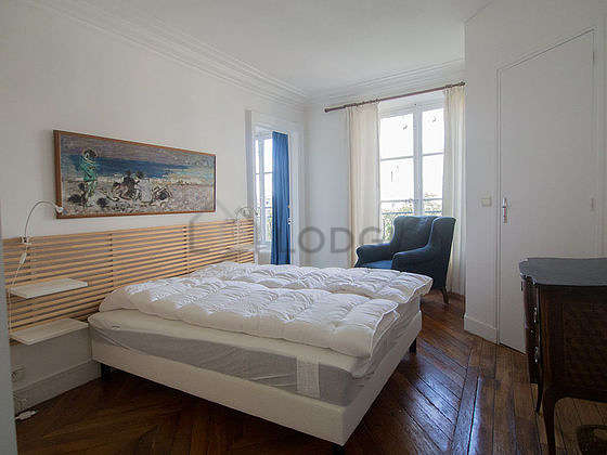 Bedroom with the carpetingfloor