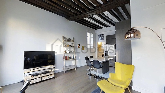 Salon avec du parquet au sol