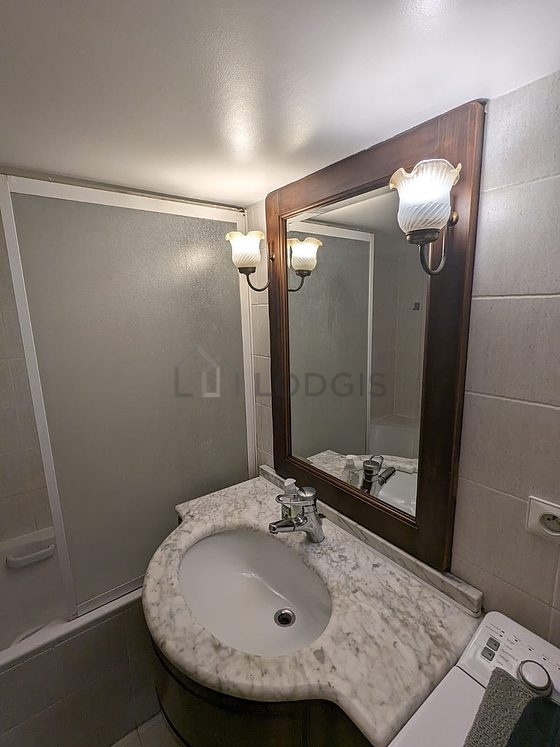 Beautiful bathroom with tile floor