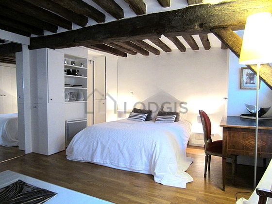 Séjour très calme équipé de 1 lit(s) d'appoint de 90cm, 1 lit(s) de 140cm, télé, chaine hifi
