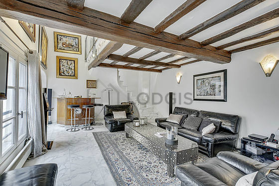 Very quiet living room furnished with tv, hi-fi stereo, 2 armchair(s)