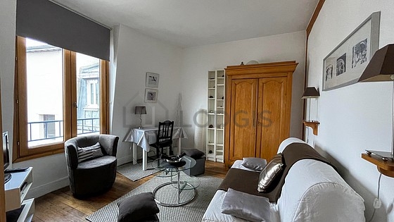 Séjour calme équipé de 1 canapé(s) lit(s) de 130cm, chaine hifi, penderie, placard