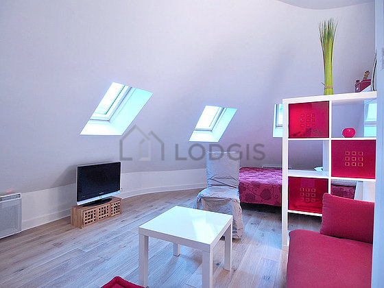 Very quiet living room furnished with 1 bed(s) of 140cm, tv, cupboard, 1 chair(s)