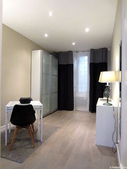 Beautiful, quiet sitting room of an apartmentin Paris