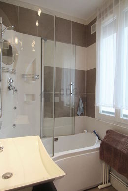 Pleasant and bright bathroom with windows and with tilefloor