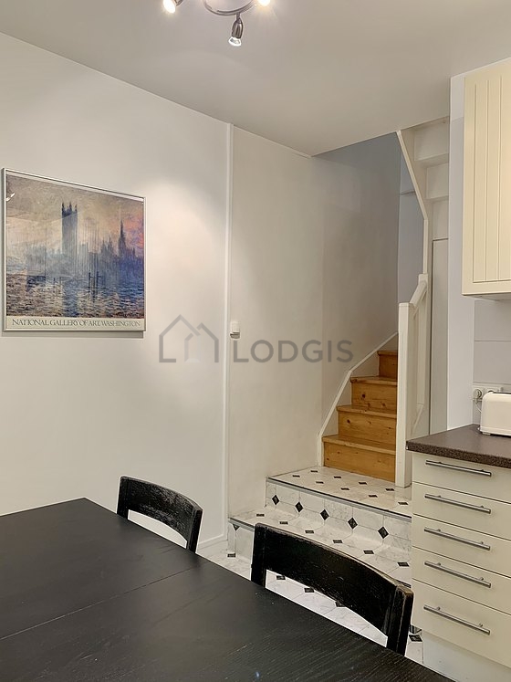 Kitchen where you can have dinner for 5 person(s) equipped with dishwasher, hob, refrigerator, extractor hood