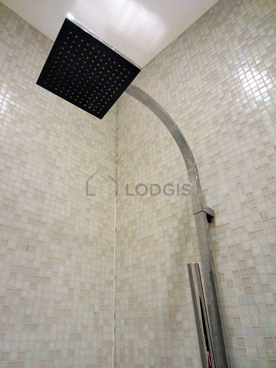 Bathroom equipped with bath towels