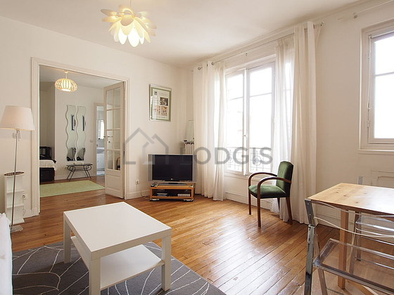Very bright living room furnished with 4 chair(s)