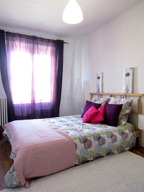 Chambre avec du parquet au sol