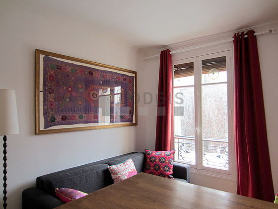 Séjour calme équipé de 1 canapé(s) lit(s) de 140cm, télé, chaine hifi, 1 fauteuil(s)