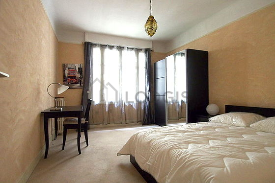 Bedroom with the carpeting floor