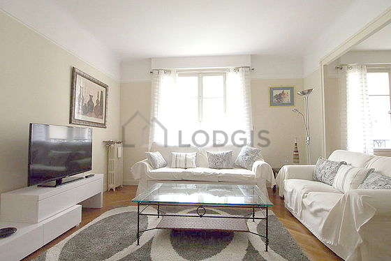 Very quiet living room furnished with 1 sofabed(s) of 140cm, tv, storage space, 4 chair(s)