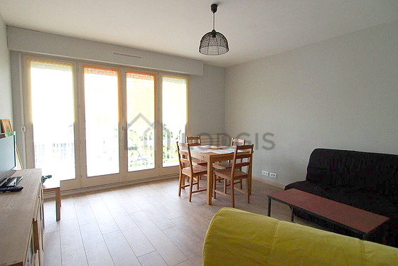 Séjour très calme équipé de 1 canapé(s) lit(s) de 90cm, 1 canapé(s) lit(s) de 160cm, télé, chaine hifi