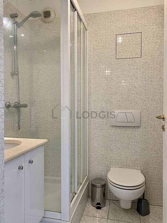 Pleasant bathroom with tile floor