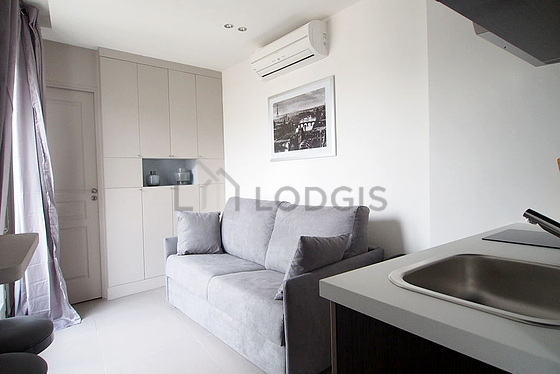 Quiet living room furnished with 1 sofabed(s) of 140cm, air conditioning, tv, wardrobe