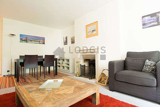 Very quiet living room furnished with tv, dvd player, 2 armchair(s), 4 chair(s)