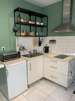 Kitchen with tilefloor