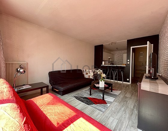 Séjour calme équipé de 2 canapé(s) lit(s) de 140cm, télé, commode