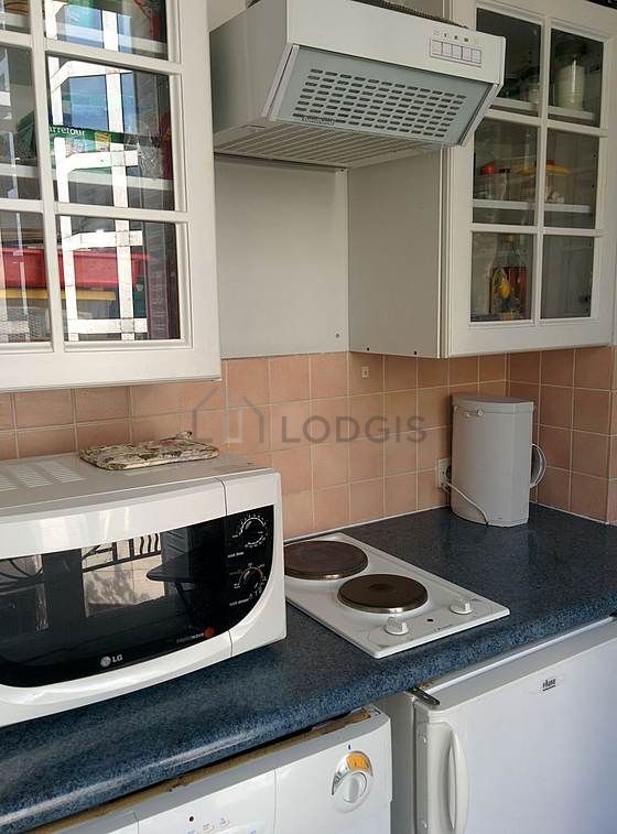 Cuisine avec du carrelage au sol