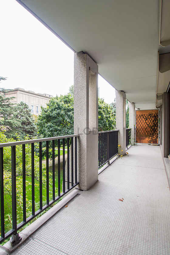 Very quiet and very bright balcony with tile floor