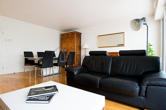Séjour très calme équipé de air conditionné, télé, 6 chaise(s)