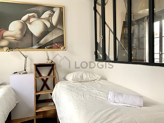 Very quiet bedroom for 2 persons equipped with 2 bed(s) of 90cm